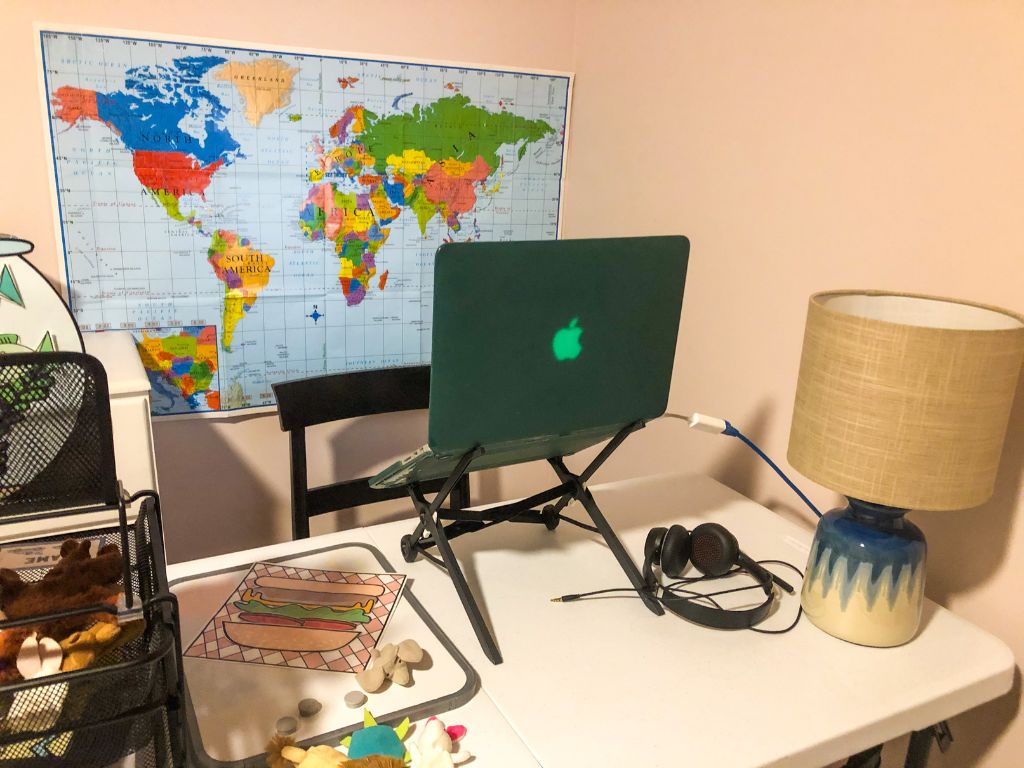 A digital nomad setup for an online english teacher